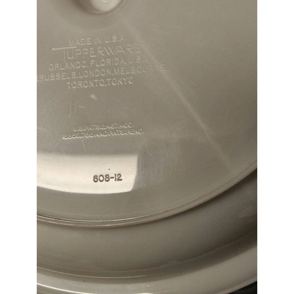 Vintage Tupperware White Suzette Divided Serving Tray With Lid 608-12 Excellent